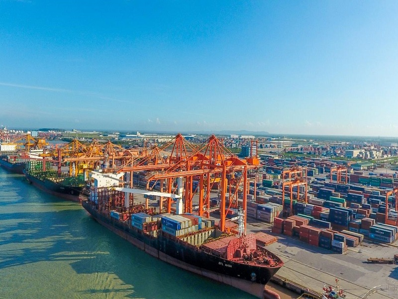 Trên thế giới đã phát triển loại tàu container có sức chở trên 20.000 TEU, nhưng doanh nghiệp Việt Nam mới chỉ đầu tư được tàu có sức chở 1.800 TEU. 