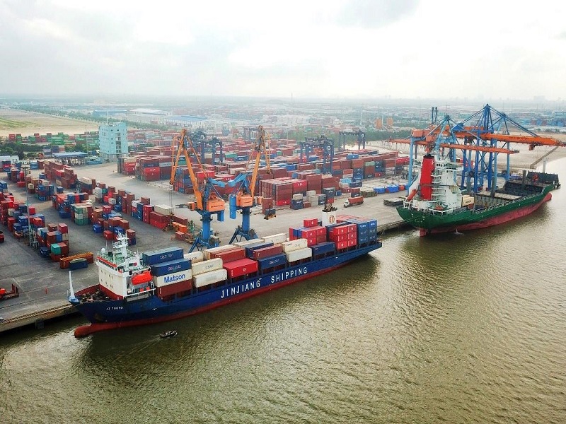 khối lượng hàng hóa thông qua cảng biển tăng trưởng mạnh cũng giúp các công ty khai thác cảng đạt được lợi nhuận tích cực bất chấp khó khăn do dịch COVID-19. 