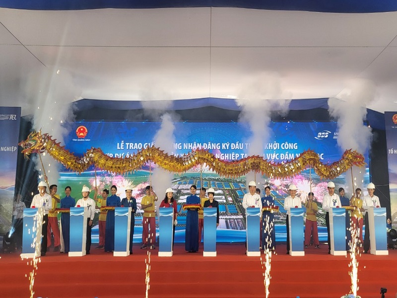 Sự kiện còn diễn ra lễ khởi công dự án điện tử Quảng Yên, nằm trong tổ hợp