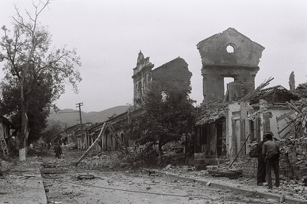 Ngày 17/2/1979, địch dùng bộc phá, thuốc nổ, đại bác bắn vào khu mỏ Apatít Lào Cai (tỉnh Hoàng Liên Sơn), phá hủy toàn bộ khu mỏ. (Ảnh: Nguyễn Trân/TTXVN)