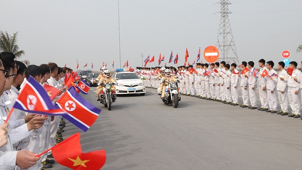 Quang cảnh lễ đón Đồng chí Ri Su Yong, Ủy viên bộ Chính trị, Phó chủ tịch BCH Đảng lao động Triều Tiên tại tổ hợp sản xuất Ô tô Vinfast.