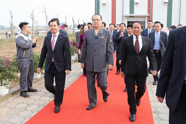 Đồng chí Ri Su Yong, Ủy viên bộ Chính trị, Phó chủ tịch BCH Đảng lao động Triều Tiên thăm khu sản suấtp/nông nghiệp ứng dụng công nghệ cao VinEco