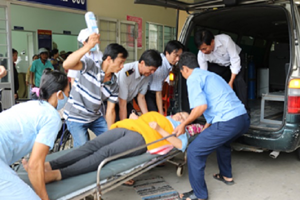 Sau bữa ăn trưa của Công ty TNHH Ha Hae Việt Nam gần trăm công nhân đã phải đi cấp cứu.