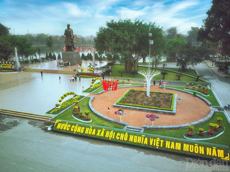 Khu vực tượng đài Trần Hưng Đạo, đường Nguyễn Du