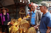 Nam Định: Đến phiên chợ "mua may, bán rủi"