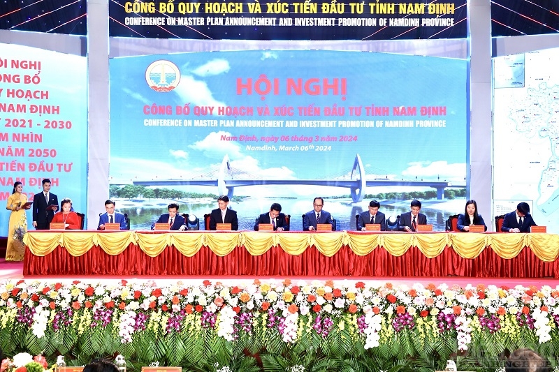 Lãnh đạo tỉnh Nam Định ký kết biên bản ghi nhớ với các nhà đầu tư