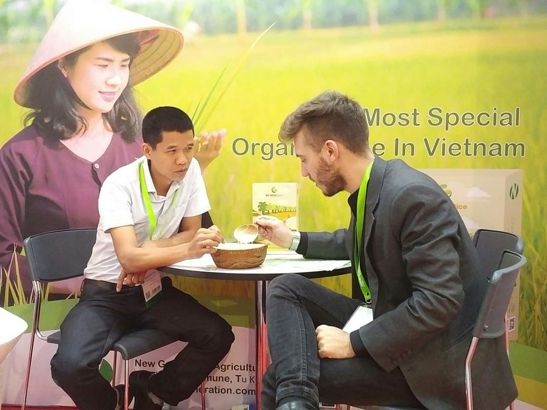 Giới thiệu sản phẩm gạo bãi rươi tại hội chợ hữu cơ Đông nam Á 