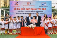 Công ty CP Dược quốc tế Hadu pharma tài trợ 300 triệu cho  Trung tâm bóng đá Tiến Linh