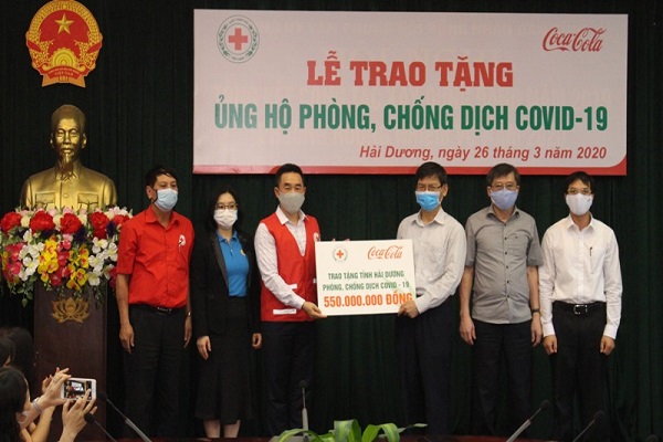 Trung ương hội chữ thập đỏ Việt Nam đã tặng tỉnh Hải Dương các vật tư phòng dịch như nước rửa tay, xà phòng, dung dịch sát khuẩn tổng trị giá 550 triệu đồng.