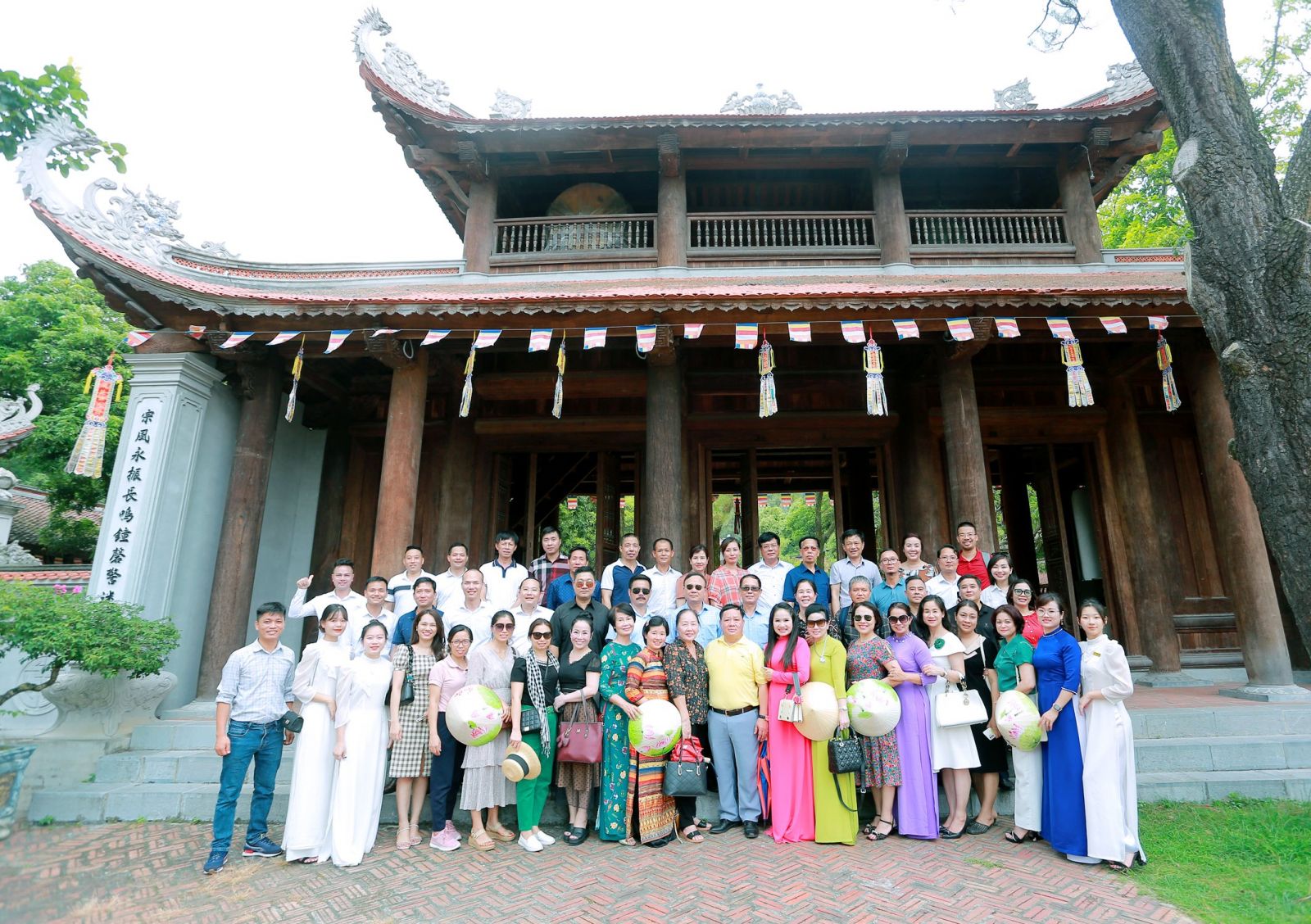 Các Doanh nghiệp 6 tỉnh chụp ảnh lưu niệm tại tuần lễ văn hóa