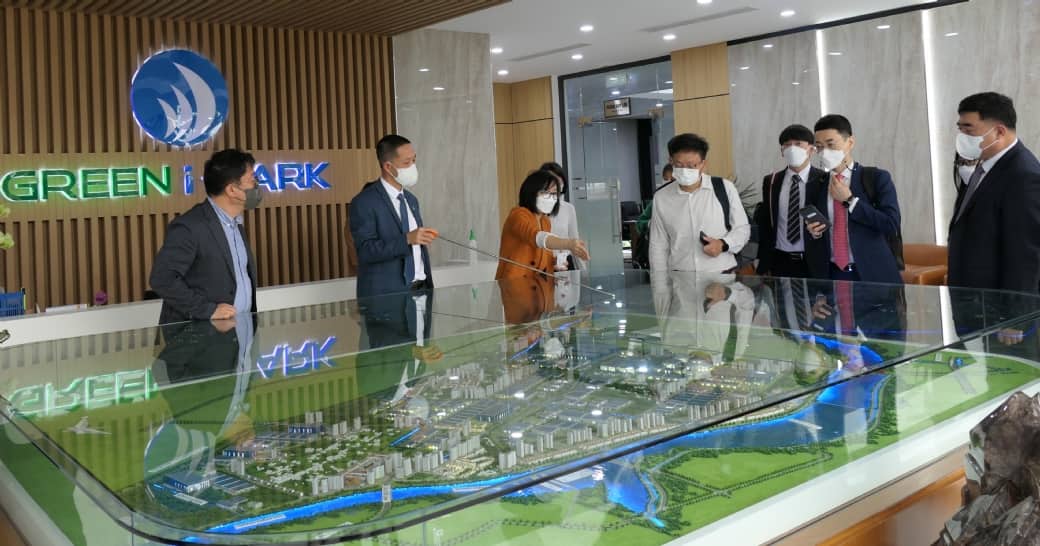 Lãnh đạo Công ty Green I - park giới thiệu dự án cho nhà đầu tư Hàn Quốc