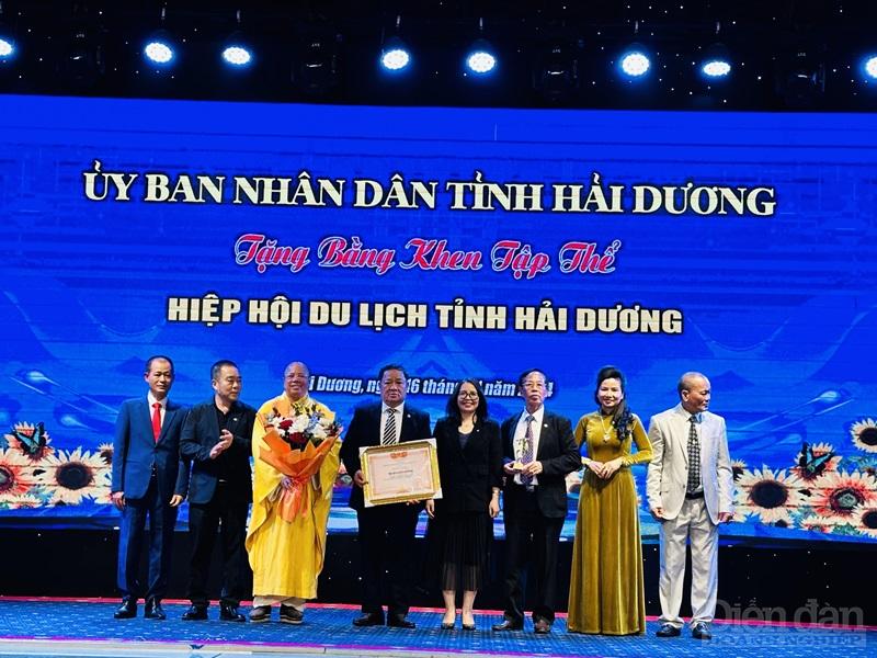 Hiệp hội Du lịch tỉnh Hải Dương nhận bằng khen của VCCI