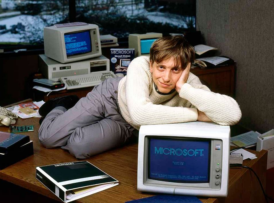 Năm 1975, Bill và Allen cùng nhau sáng lập ra một công ty về phần mềm máy tính, gọi tên là Microsoft. Sau này trở thành một công ty tập đoàn có ảnh hưởng nhất trên thê giới.