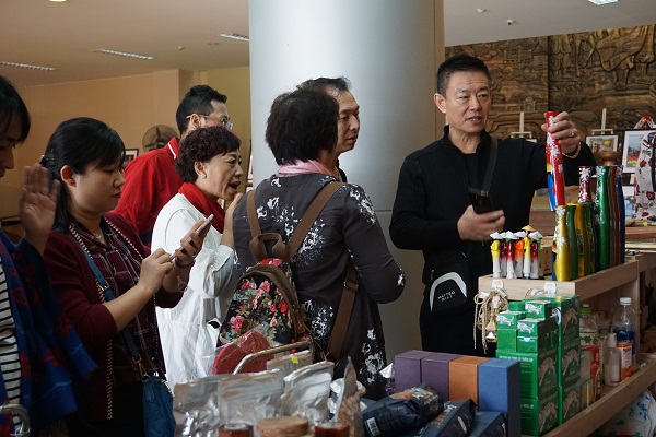 Du khách Trung Quốc tham quan tại Bảo tàng Đà Nẵng
