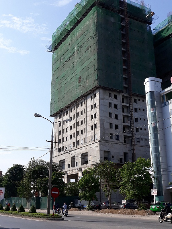 Công trình xây dựng dự án Tổ hợp nhà ở và Trung tâm thương mại số 176 Nguyễn Du, phường Bến Thuỷ, Tp Vinh xảy ra nhiều sai phạm nhưng vẫn ngang nhiên thi công