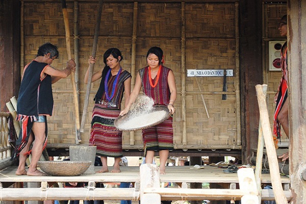 Công tác chuẩn bị cho lễ hội Bon Xơ Ruk được dân buôn làng chuẩn bị chu đáo tất cả cả tư thức ăn, trang phục 