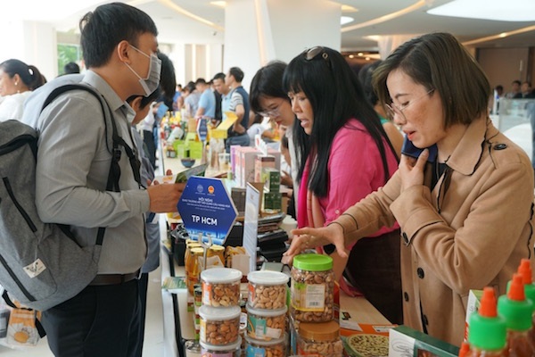 Khoảng 250 đại biểu sẽ tham dự Hội nghị “Kết nối giao thương giữa nhà cung cấp khu vực miền Trung – Tây Nguyên với các doanh nghiệp xuất khẩu và tổ chức xúc tiến thương mại”. Ảnh minh họa