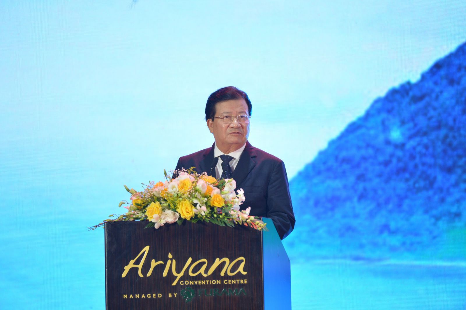 Phó thủ tướng Trịnh Đình Dũng tin tưởng rằng cộng đồng doanh nghiệp sẽ vẫn là nòng cốt quan trọng trọng sự nghiệp phát triển đất nước, đóng góp quan trọng trong sự nghiệp CNH, HĐH.