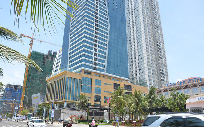Hơn 100 hộ dân đang sinh sống ở các các tầng xây dựng sai phép tại dự án tổ hợp Tổ hợp khách sạn Mường Thanh và căn hộ cao cấp Sơn Trà, TP Đà Nẵng đang đứng trước cảnh mất nhà. 