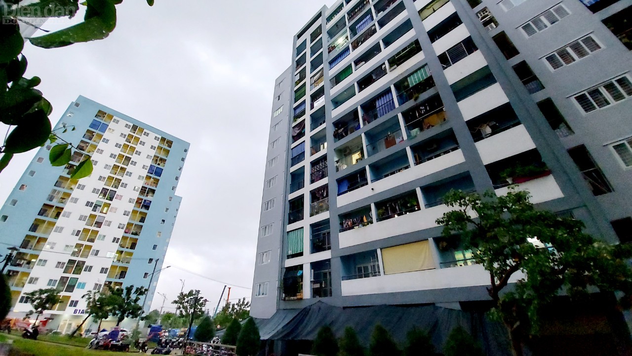 Chung cư Nhà ở xã hội tại Khu công nghiệp Hòa Khánh có quy mô gồm 8 tòa nhà chung cư cao từ 12 - 15 tầng, gần 2.000 căn hộ với số tiền đầu tư hơn 1.000 tỷ đồng.