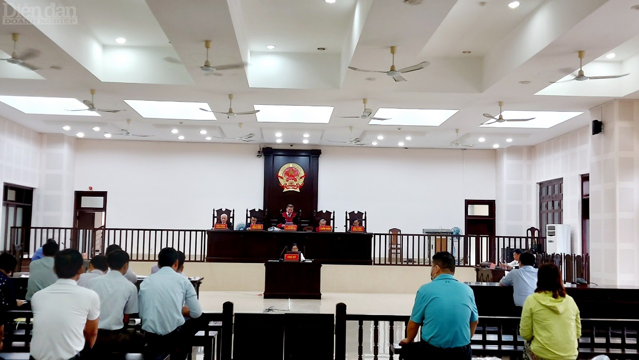 Do 121 đương sự vắng mặt, TAND TP Đà Nẵng phải hoãn phiên tòa Mường Thanh kiện Chủ tịch Đà Nẵng.