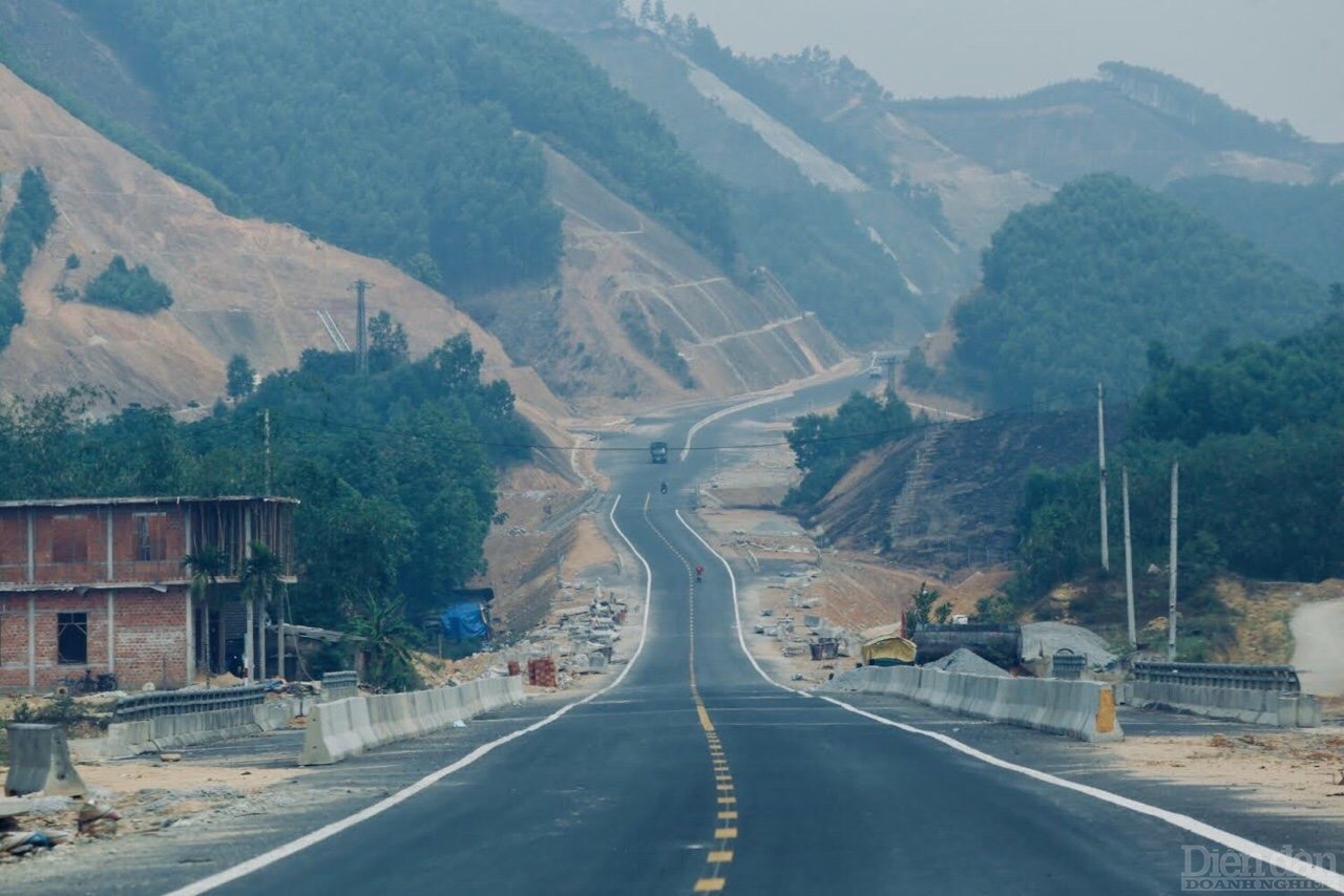 Dự án cao tốc La Sơn - Túy Loan có chiều dài 77,6km, gồm đoạn La Sơn - Hòa Liên (Km0-Km66) và đoạn Hòa Liên - Túy Loan (Km66-Km78).