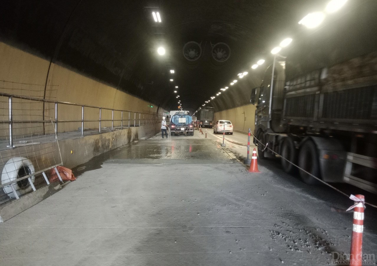 Sau gần 10 ngày sửa chữa, hầm Phước Tượng Phú Gia đã cơ bản hoàn thành và sẽ lưu thông 02 làn, vượt kế hoạch 11 ngày.
