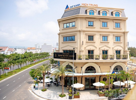 Chuỗi boutique hotel Regal Maison Phu Yen sở hữu lối kiến trúc thông tầng kết hợp cùng mái vòm cổ điển tựa như những tòa lâu đài tráng lệ.