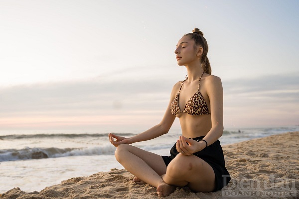Yoga với biển - hòa mình cùng thiên nhiên vô tận.