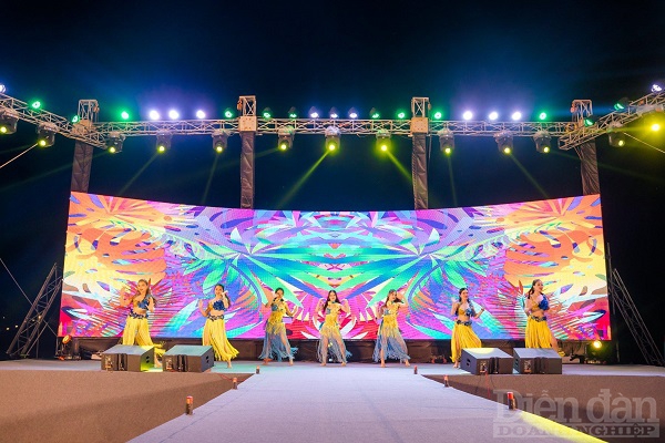 Những lễ hội văn hóa du lịch rực rỡ, sôi động nhất biển Bảo Ninh, biến Regal Legend trở thành điểm đến toàn cầu, tựa như một Las Vegas thứ hai.