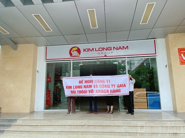 Trước đó, chủ đầu tư dự án án Khu đô thị Kim Long City chậm giao sổ đỏ đã khiến nhiều khách hàng bức xúc.