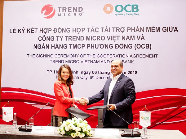 Bà Jaruwan Roekphichayayothin - Tổng giám đốc Trend Micro Việt Nam và Ông Sanjay Chakrabarty – Phó Tổng Giám đốc Khối Bán lẻ OCBp/thực hiện ký kết hợp tác
