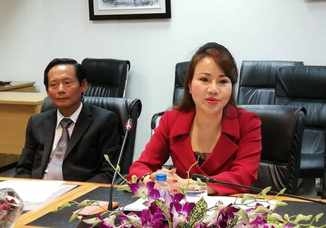 Bà Chu Thị Bình cùng Luật sư đại diện Phan Trung Hoài tại một buổi gặp mặt cùng Eximbank trước đây.