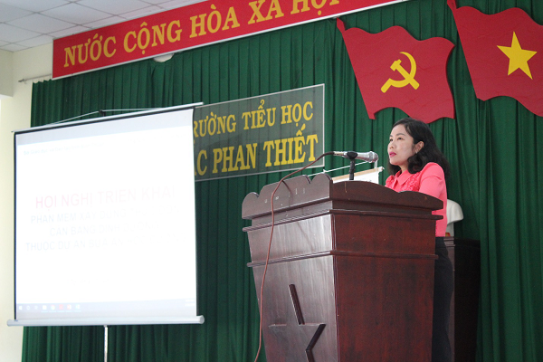 Cô Nguyễn Thị Toàn Thắng -p/Phó Giám đốc Sở GDĐT tỉnh Bình Thuận phát biểu tại Hội nghị.