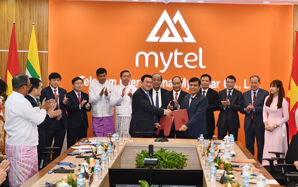 Hình ảnh lãnh đạo 2 tập đoàn tại Lễ ký kết hợp tác toàn diện của HDBank – Viettel Global với cam kết tài trợ cho dự án viễn thông Mytel tại Myanmar