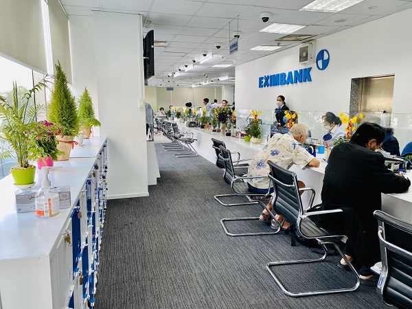 Eximbank giảm lãi vay, chung tay cùng khách hàng vượt dịch COVID-19