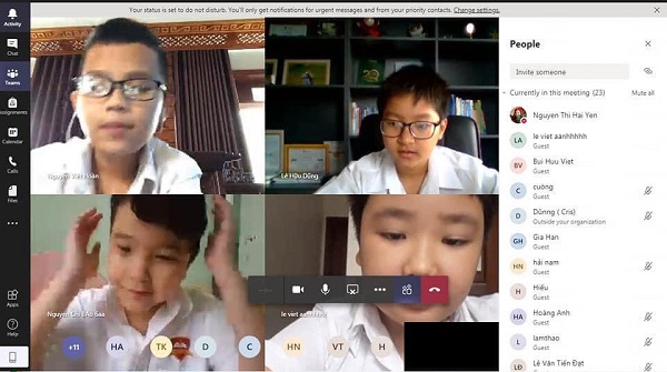 iSchool Quảng Trị vẫn tiếp tục dạy trực tuyến nghiêm túc và có hiệu quả. Trong năm học qua, iSchool Quảng Trị đã thực hiện nhiều dự án học tập:“Hình tượng người phụ nữ Việt Nam - từ trang sách đến cuộc đời”, “Trải nghiệm và làm văn thuyết minh về các loài cây”, “Giới thiệu Văn học dân gian Quảng Trị qua kết nối Skype với Yên Bái”, “Giới thiệu vẻ đẹp văn hóa Tết cổ truyền Việt Nam với bạn bè thế giới qua ứng dụng Skype” (kết nối với 37 lớp học - nhà giáo dục thuộc 18 quốc gia trên thế giới), dự án “Ô nhiễm trắng- thực trạng và giải pháp”…