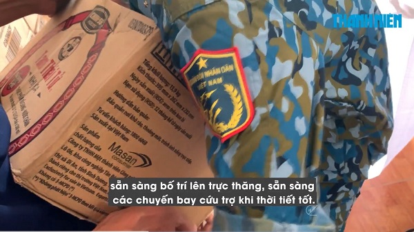 Hàng cứu trợ của Masan được vận chuyển bằng trực thăng tiếp tế đến 2 xã bị cô lập hoàn toàn là Phước Lộc và Phước Thành (tỉnh Quảng Nam) – Nguồn: báo Thanh Niên