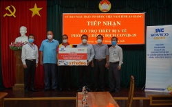 Sovico và HDBank tiếp tục trao tặng xe cấp cứu, máy thở... cho tỉnh An Giang