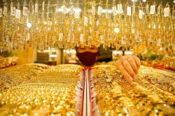 Vàng miếng SJC vượt 61 triệu đồng, lập kỷ lục chênh lệch so với giá vàng thế giới