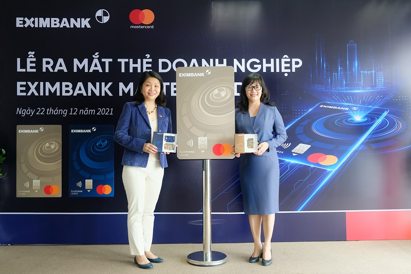 Bà Đinh Thị Thu Thảo - Phó Tổng Giám đốc Eximbank (bên phải) cùng Bà Winnie Wong – Giám đốc Mastercard khu vực Việt Nam, Lào, Campuchia tại buổi ra mắt triển khai bộ đôi thẻ quốc tế dành cho KH doanh nghiệp Eximbank Mastercard Business. Ảnh: EIB