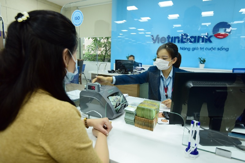 VietinBank tiếp tục thực hiện các chính sách miễn giảm lãi, phí nhằm đồng hành và hỗ trợ khách hàng. Ảnh: CTG