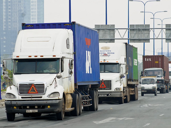 Doanh nghiệp vận tải bắt đầu ra giải pháp ứng phó giá xăng tăng bằng cách tăng cước phí
