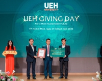HDBank tặng học bổng cho sinh viên Đại học UEH vì tương lai phát triển bền vững