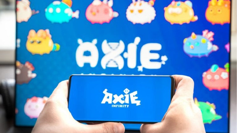 Axie Infinity đang là tựa game NFT bán chạy nhất mọi thời đại, vượt qua cả CryptoPunks hay NBA Top Shot. Ảnh: BitcoinNews.