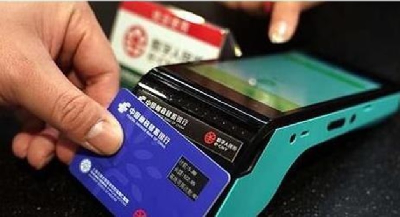 Quá trình thanh toán bằng ví cứng và thiết bị thanh toán tích hợp bằng công nghệ NFC, không cần kết nối internet (nguồn: www.new.qq.com)