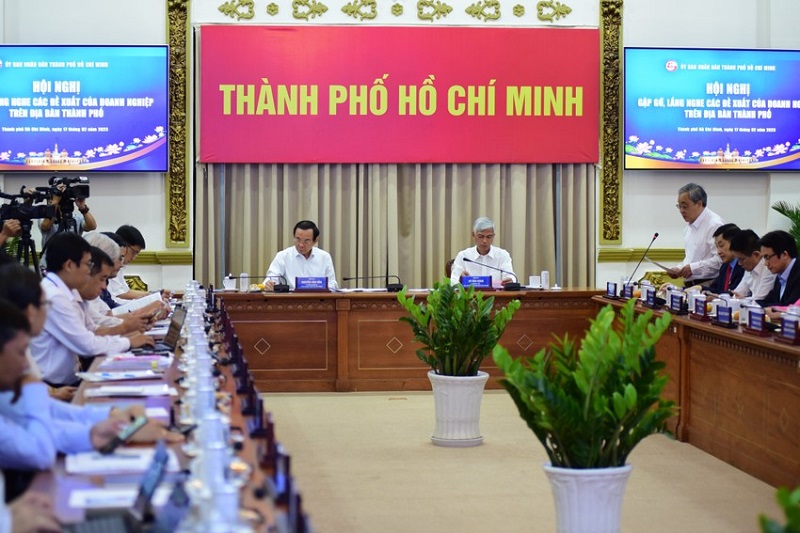 Ủy viên Bộ Chính trị, Bí thư Thành ủy TP HCM Nguyễn Văn Nên cùng Phó Chủ tịch UBND TP HCM Võ Văn Hoan chủ trì Hội nghị gặp gỡ, lắng nghe các đề xuất của doanh nghiệp (DN) trên địa bàn TP HCM và cam kết TP.HCM