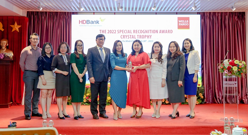 Các giải thưởng nhận được từ các tổ chức tài chính hàng đầu thế giới là minh chứng khẳng định sự lớn mạnh và uy tín của HDBank trong lĩnh vực thanh toán quốc tế.