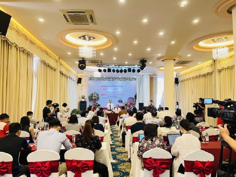 Nhà báo Lê Hùng, Trưởng ban Truyền thông chương trình cho biết đã có hơn 100 gian hàng được doanh nghiệp, người dân, làng nghề... ở Quảng Nam xác nhận tham dự tại sự kiện