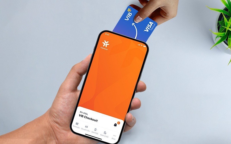 VIB Checkout tích hợp công nghệ SoftPOS giúp thanh toán thẻ ngay trên điện thoại di động